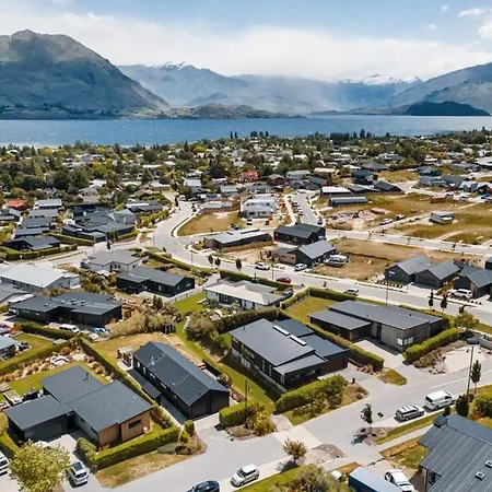 Magic Central Wanaka Living